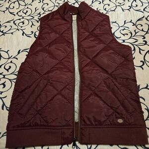 Dickies Women's Quilted Vest in Burgundy